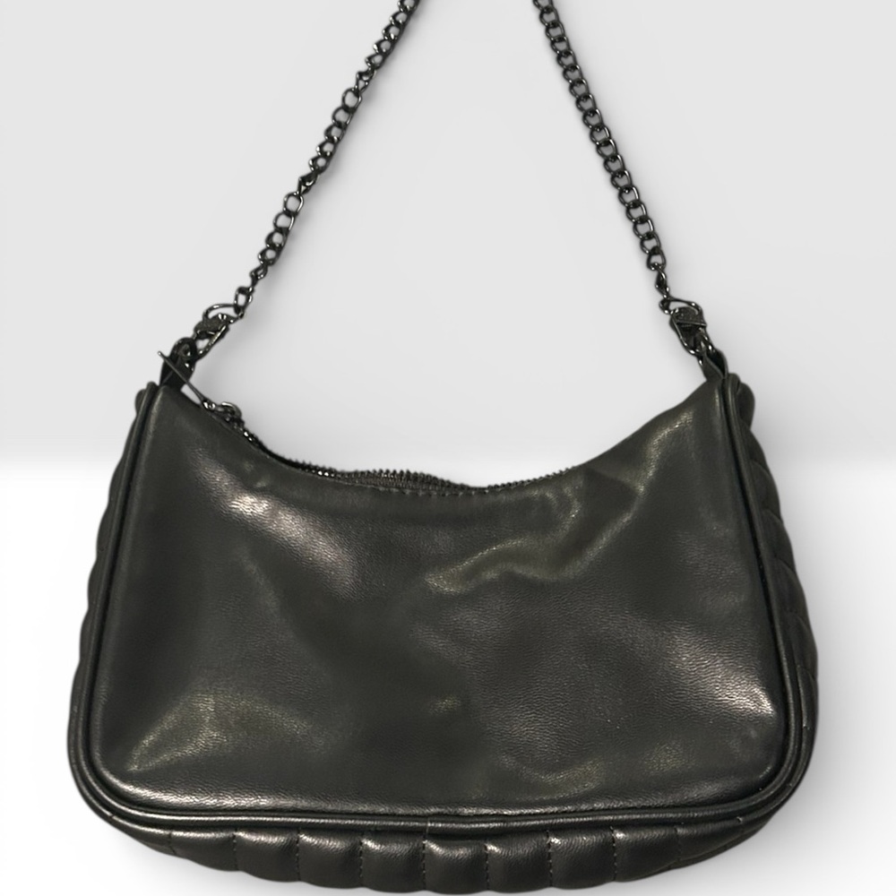 Steve Madden quilted front crossbody purse with chain & logo Strap - Picture 4 of 13